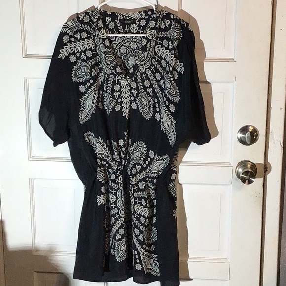 Tolani Dresses & Skirts - Tolani Elegant Navy Blue and White Paisley Dress